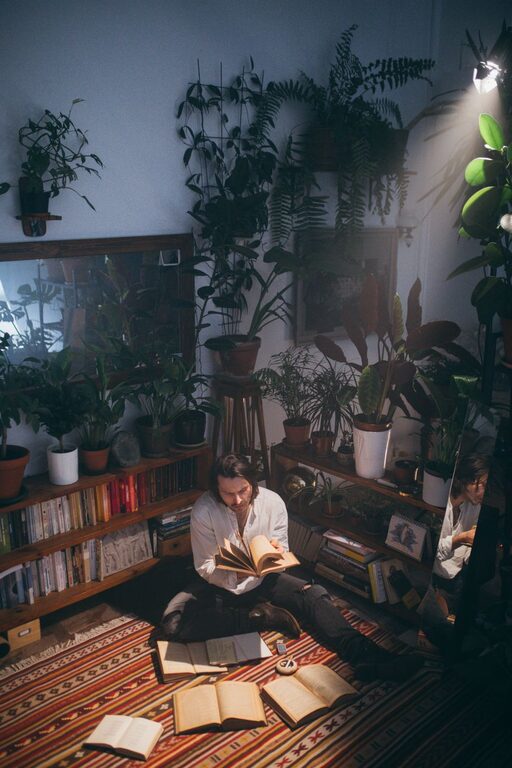 How to Create a Cozy and Inviting Reading Nook in Your Home